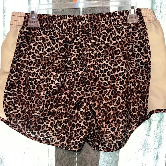 Leopard athletic shorts - Picture 3 of 3